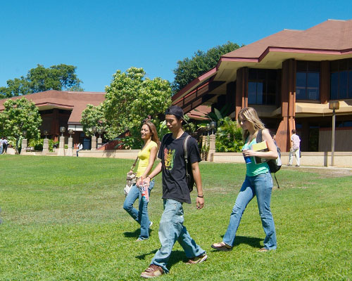 Students walking on the lawn at Kapiolani Community College's campus